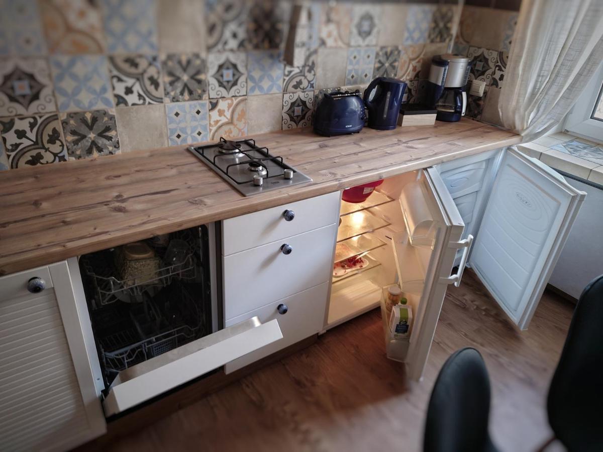 Flat In Neo Country Style Aus Gruenderzeit Bis 6 Person Leipzig Exterior foto