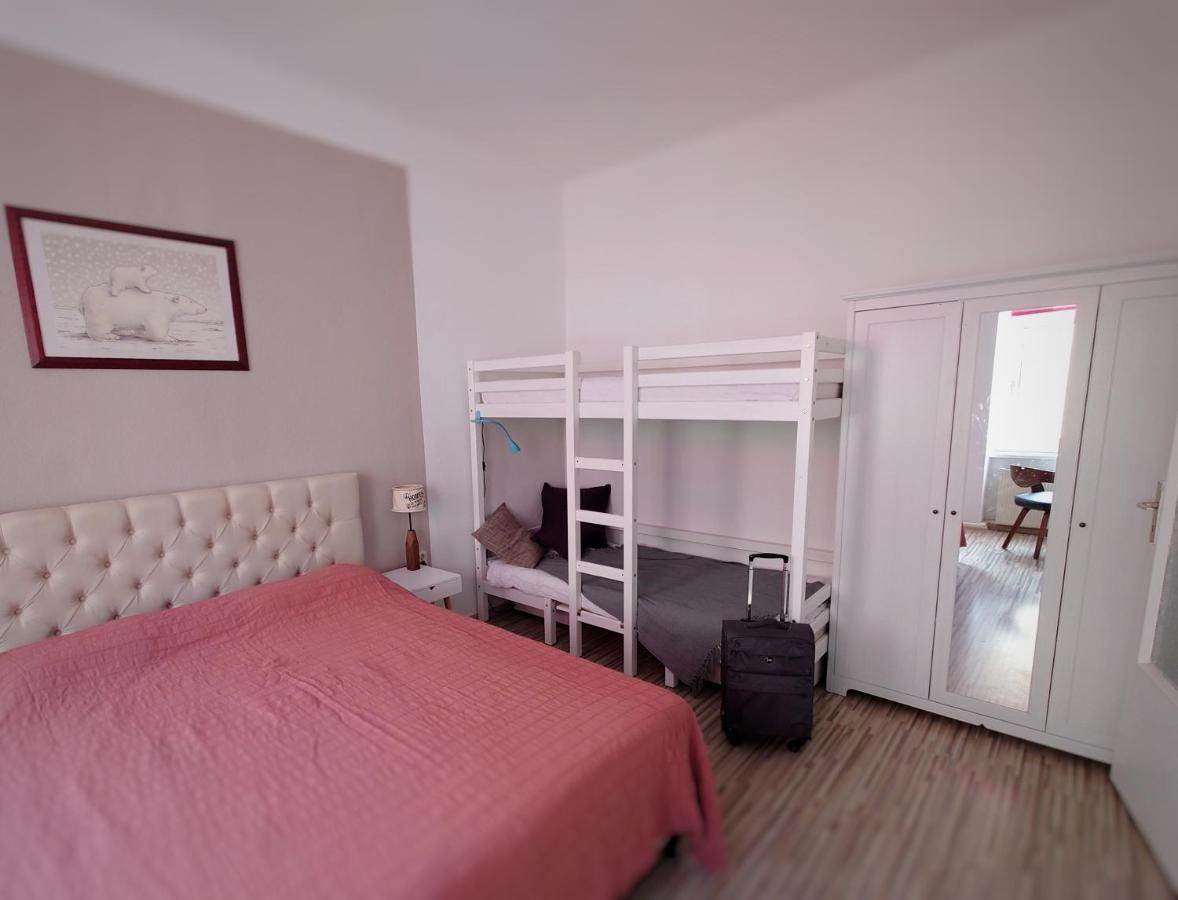 Flat In Neo Country Style Aus Gruenderzeit Bis 6 Person Leipzig Exterior foto