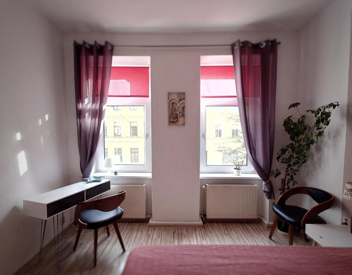Flat In Neo Country Style Aus Gruenderzeit Bis 6 Person Leipzig Exterior foto